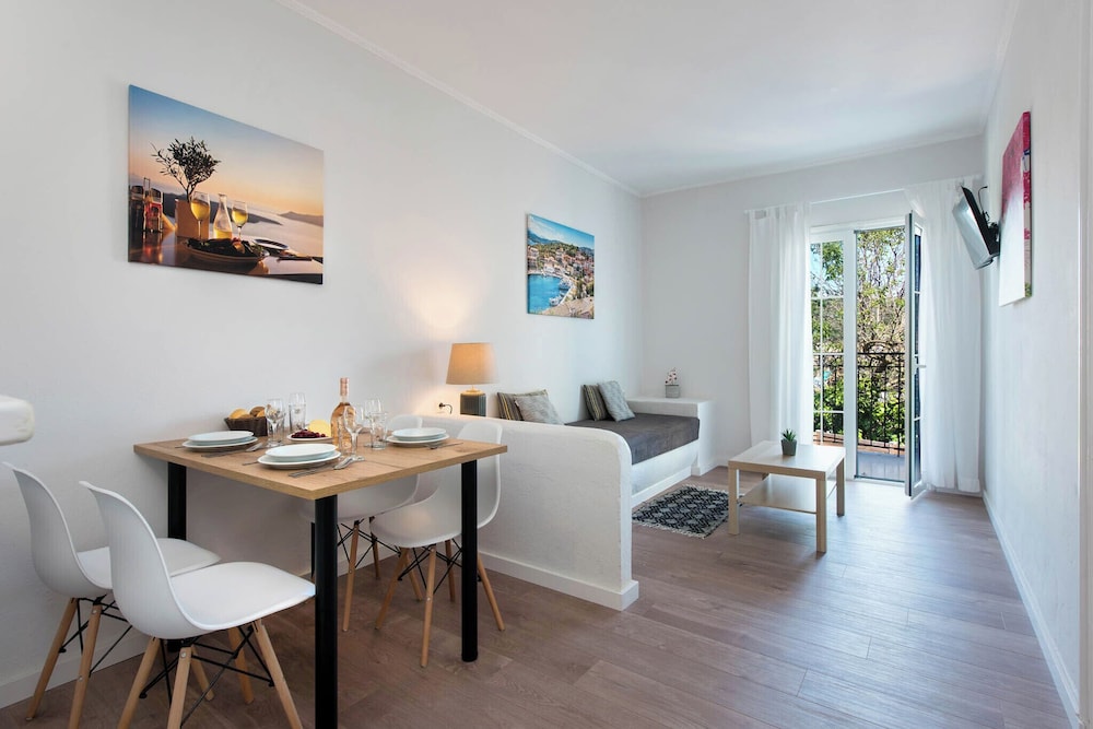 Ariti Apartments 36/51