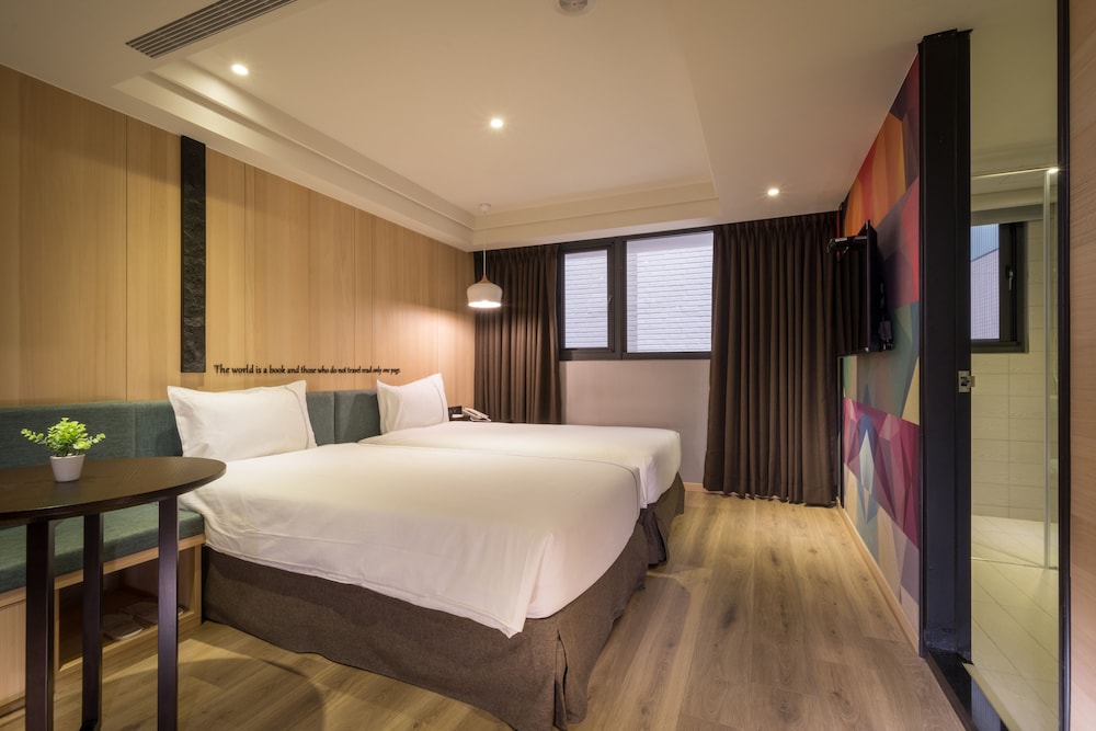 CHECK inn Taichung Wenxin Zhongqing 22/64