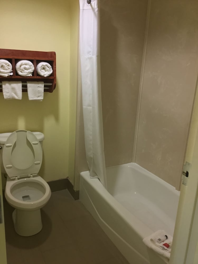 Super 8 by Wyndham Fairfield, TX 34/36