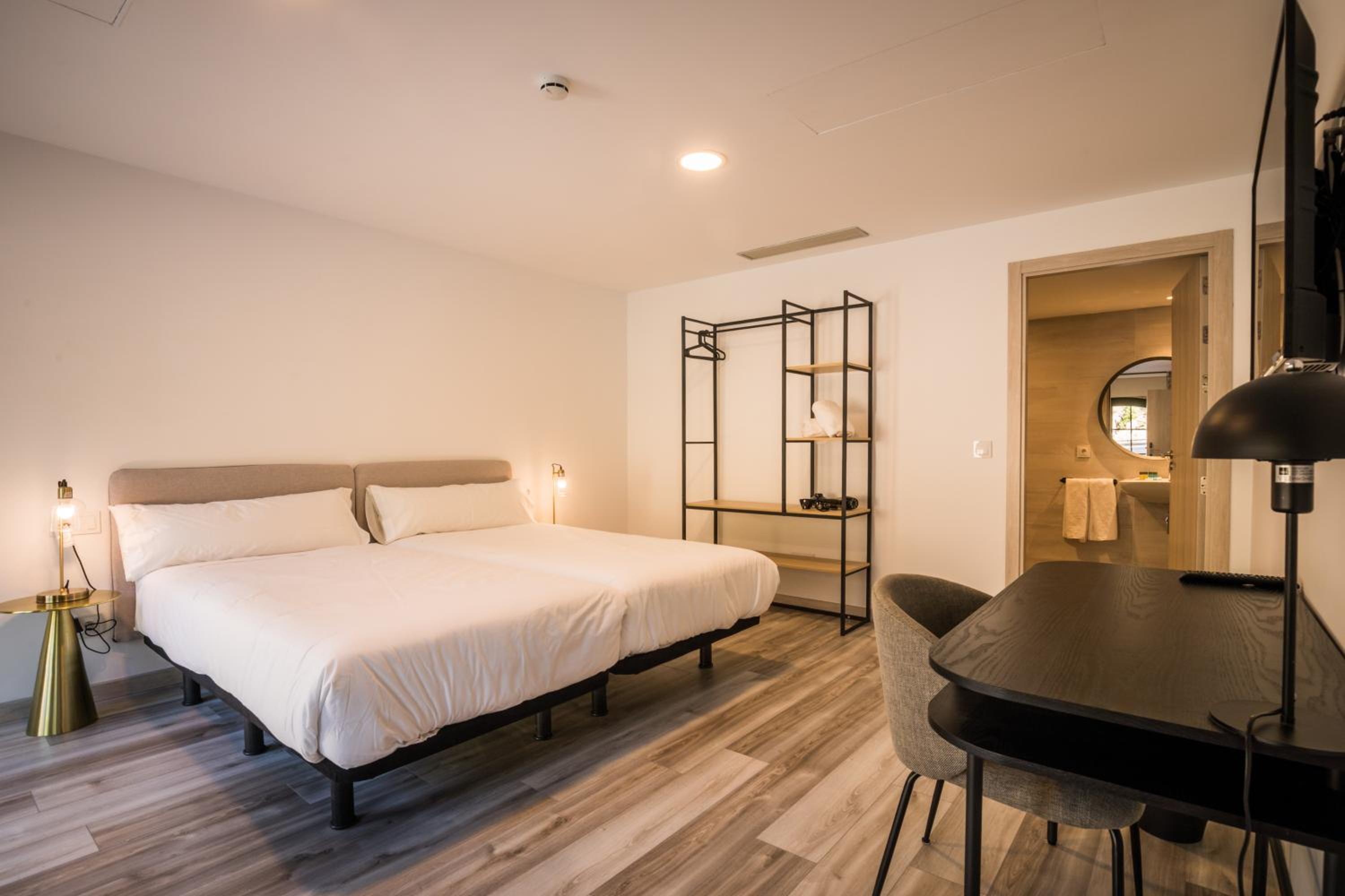 ECONOMY, DOUBLE BED