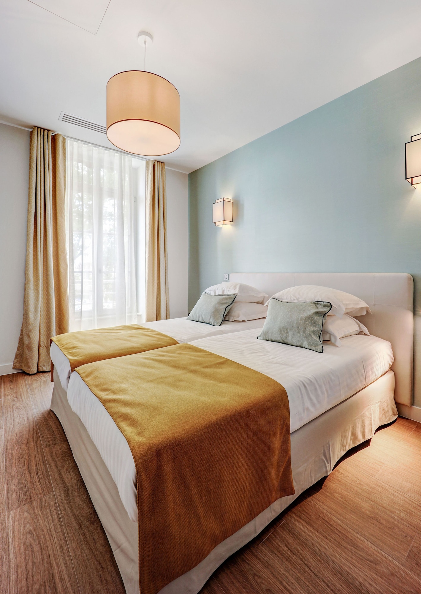2 Bedrooms, Apartment, Twin Beds, Sofa, Custom Building