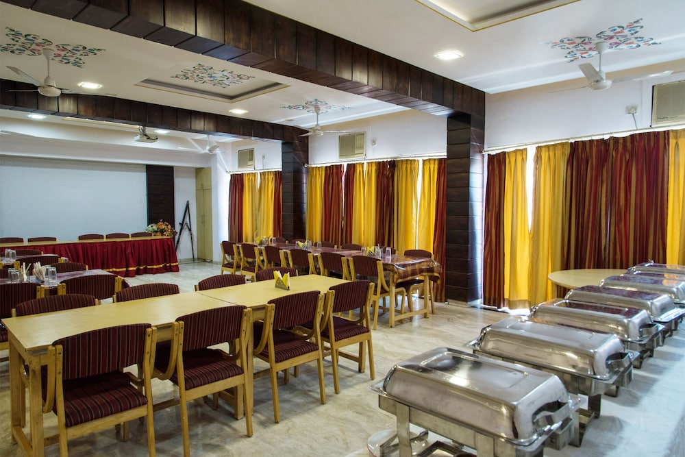HOTEL GORBANDH 40/48