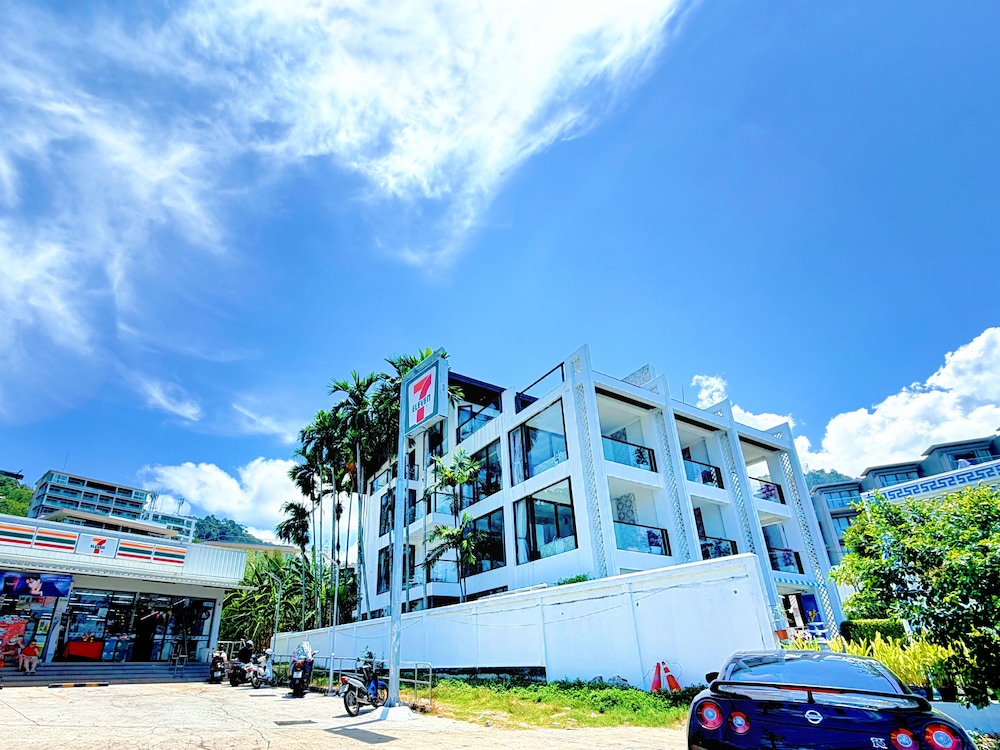 Phuket Moonlit Patong Bay Hideaway Hotel 4/50