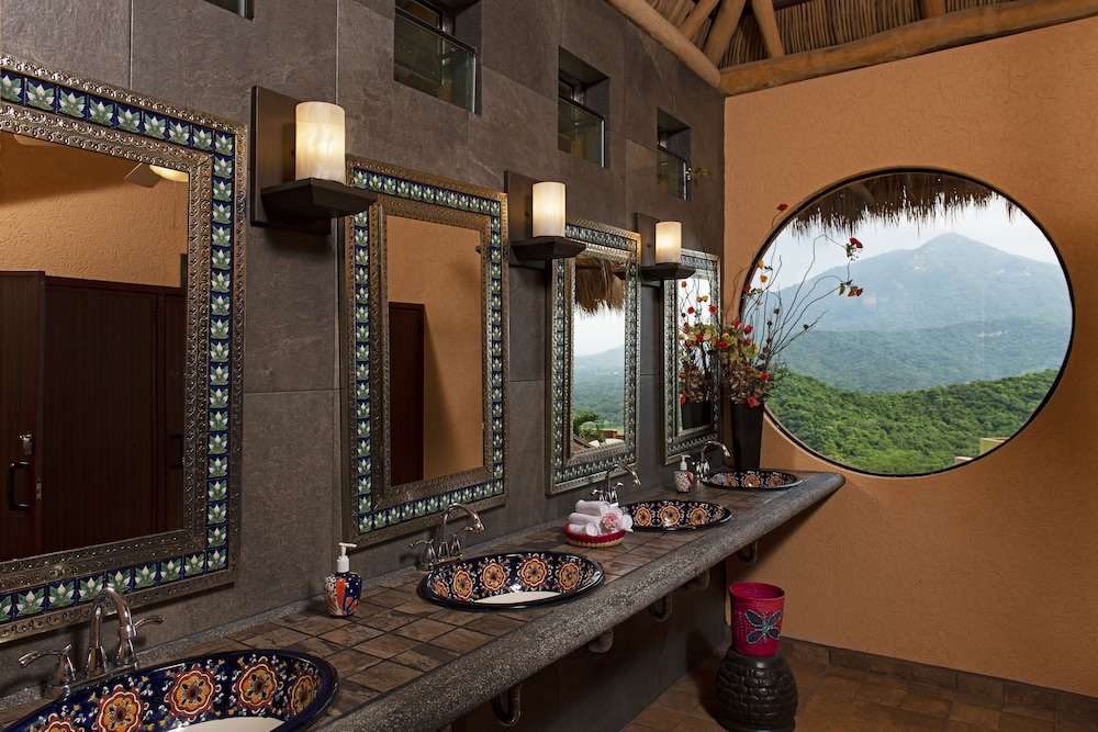 El Corazon Resort 10/48