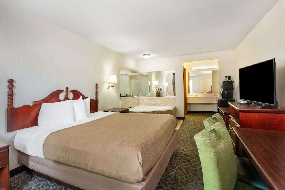Brentwood Inn and Suites (ex. Americas Best Value Inn and Suites Glen Allen/Richmond) 20/42