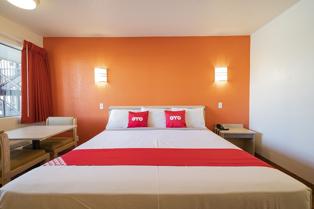 Americas Best Value Inn & Suites Humble 13/40