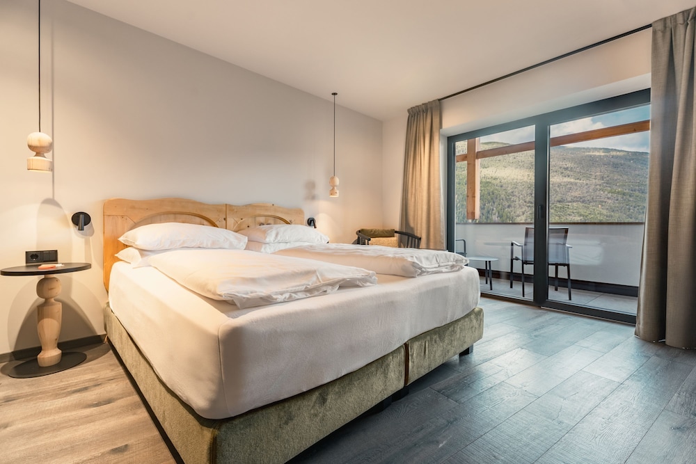 Premium, Queen Bed