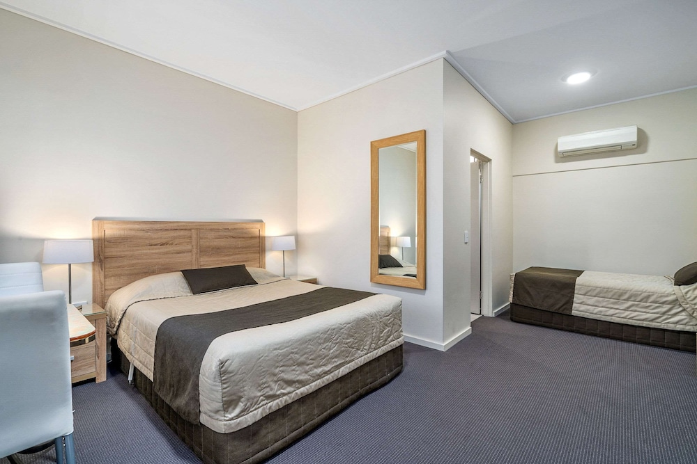 Sherbourne Terrace Hotel 13/39