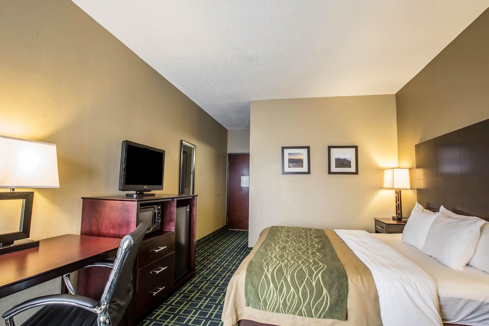Quality Inn Franklin, NC 8/32