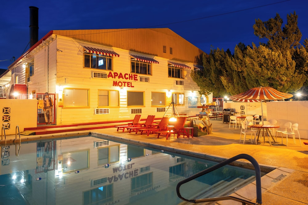 Apache Motel 42/48