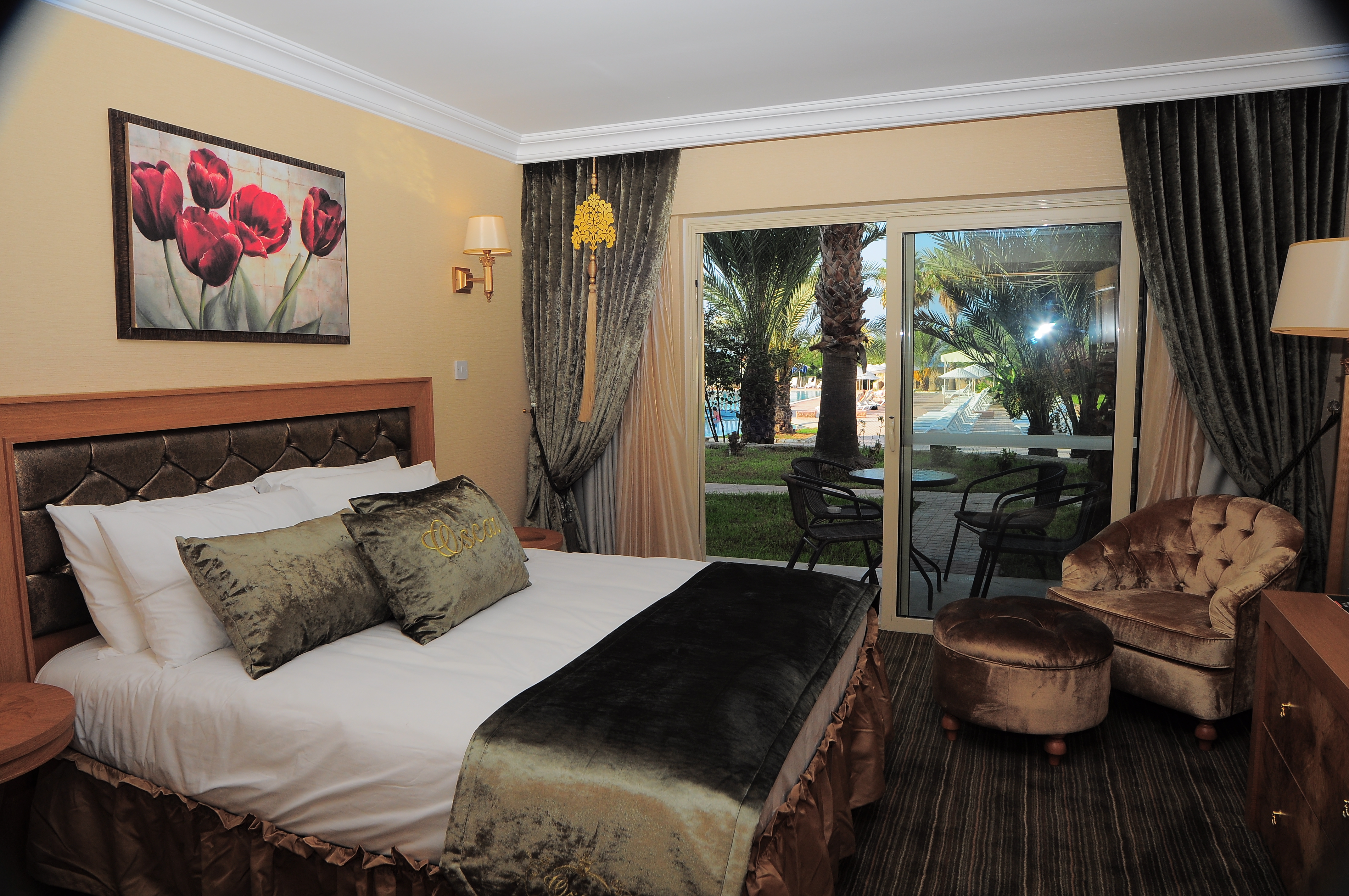 2 BEDROOMS FAMILY ROOM