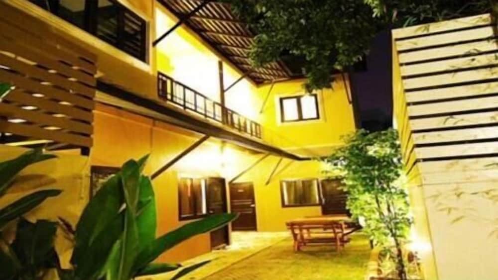 Thapae Boutique House 46/54