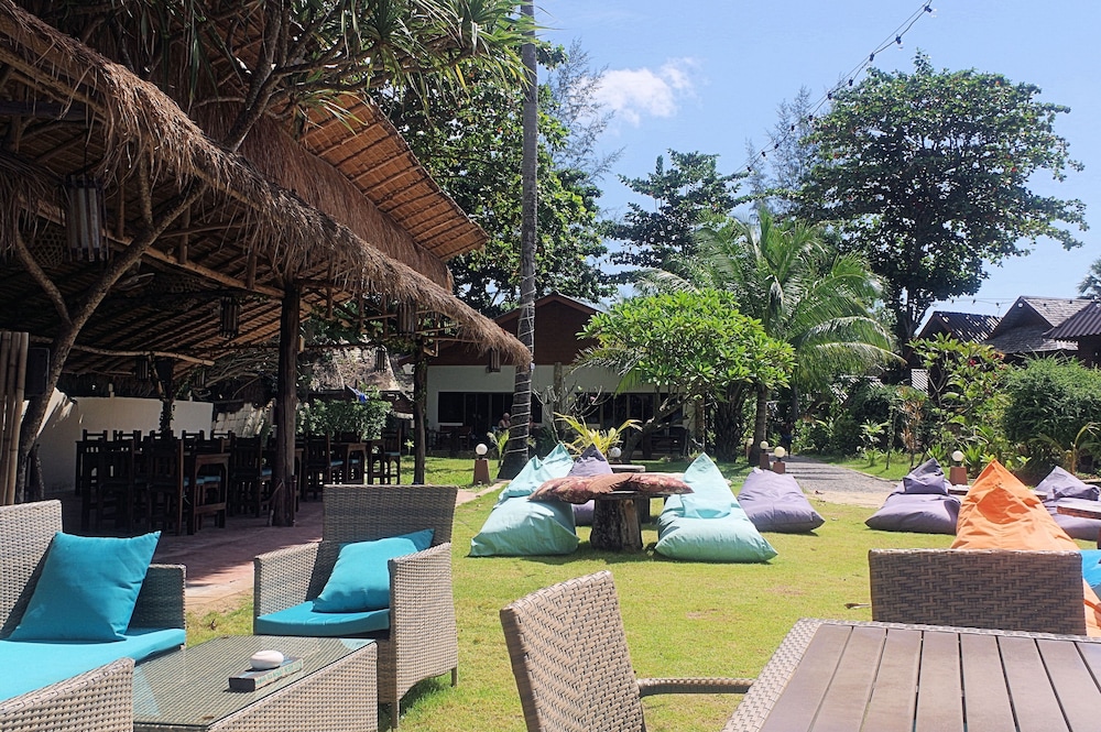Thai House Beach Resort 28/50
