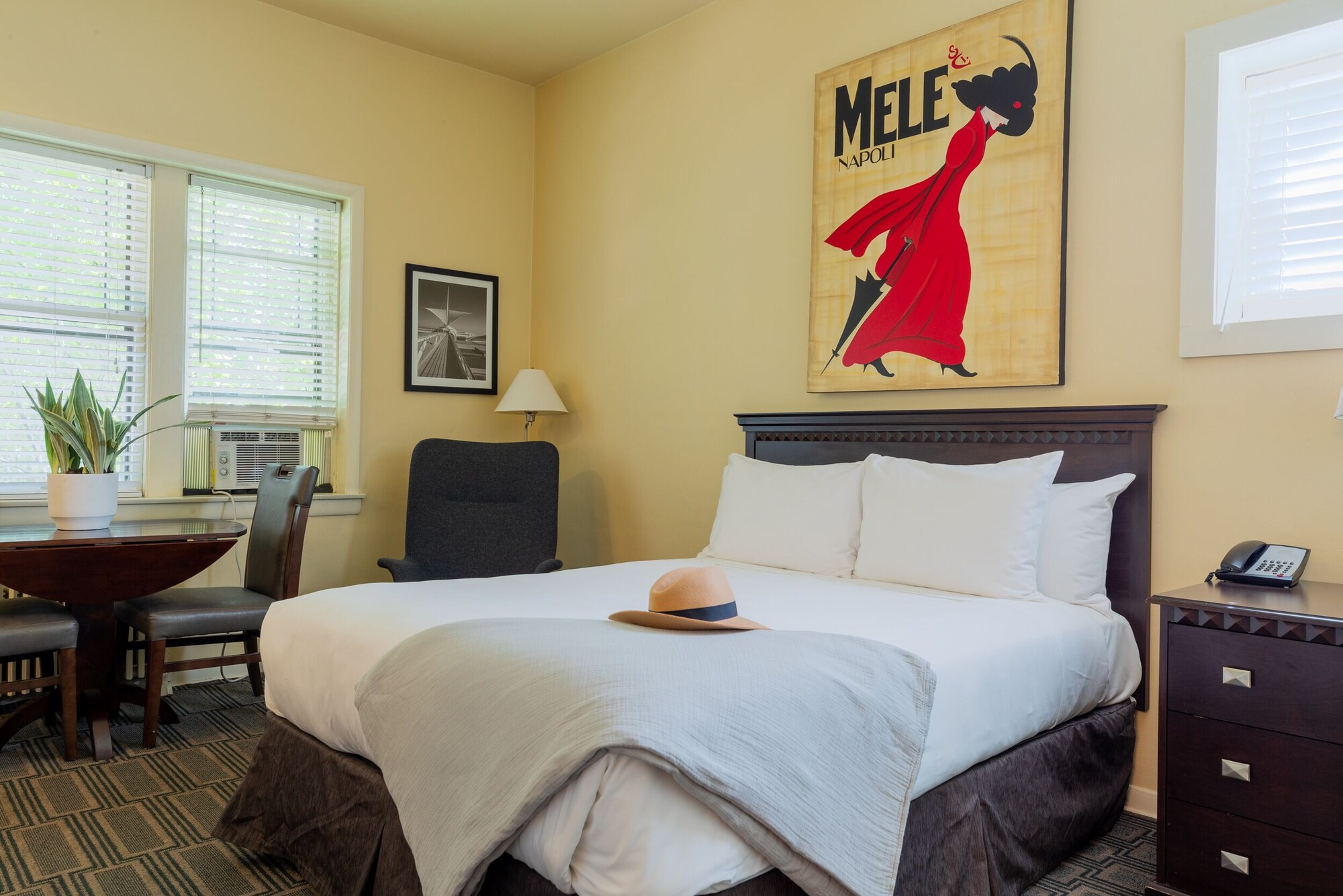 CLASSIC, QUEEN BED