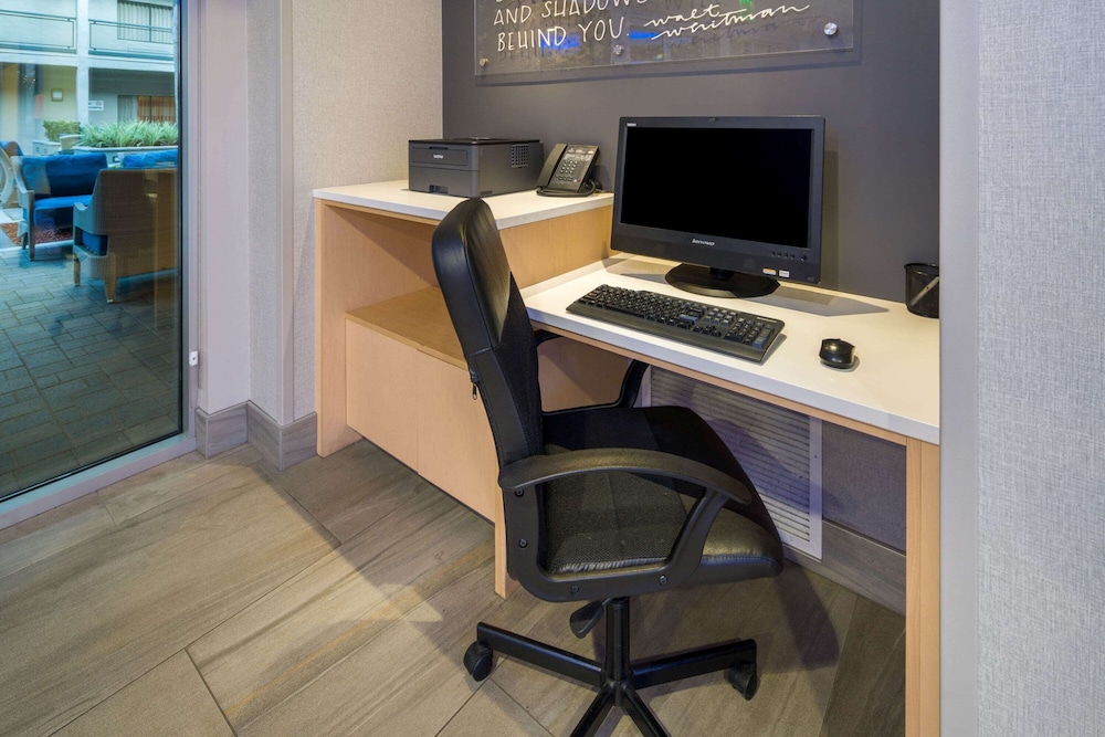La Quinta Inn & Suites by Wyndham Orange County Airport 41/55