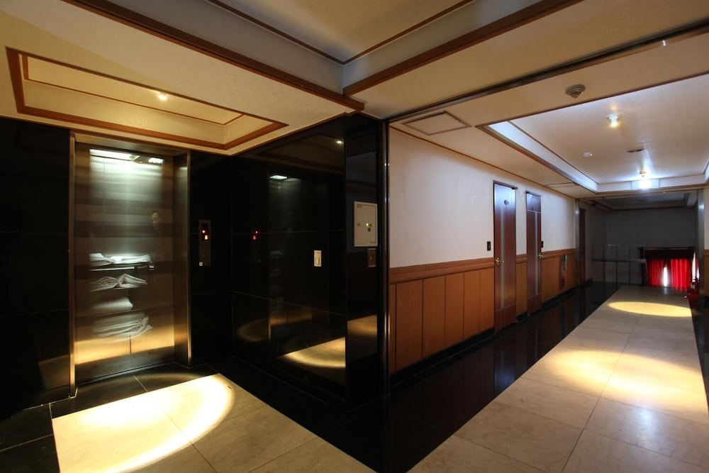 Prince Hotel 13/20