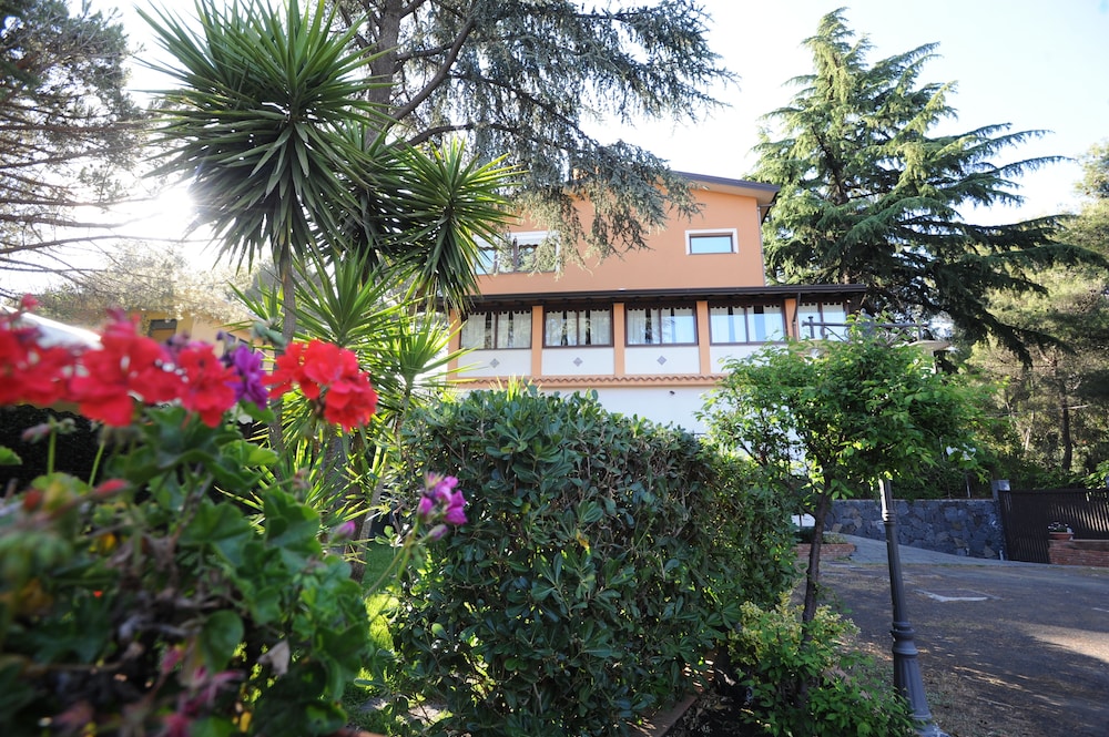 Hotel Alle Pendici 27/29
