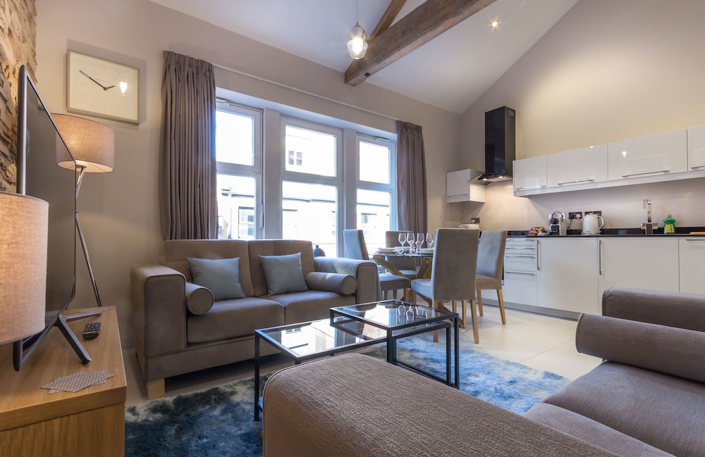 Basinghall Suites 21/33
