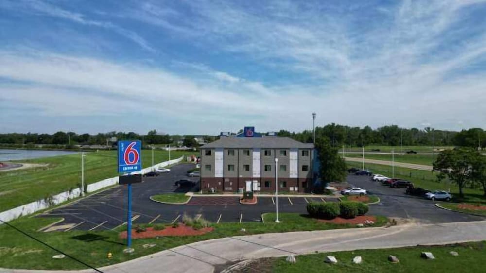 Motel6 Caseyville, IL 8/64