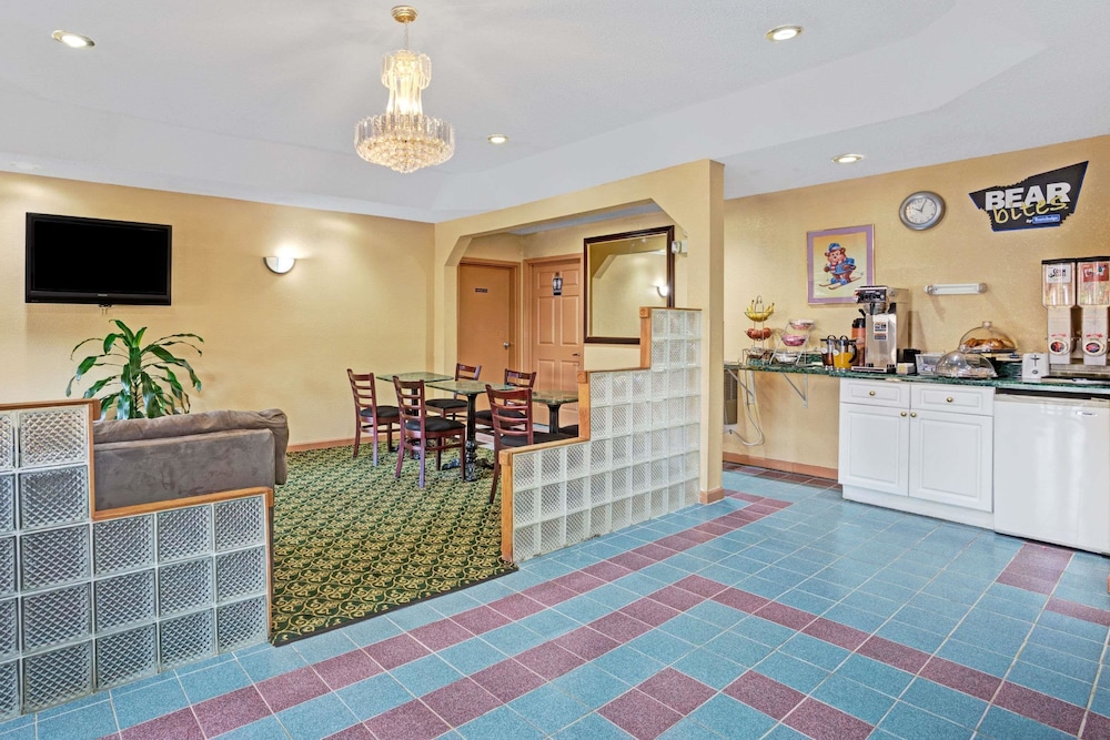 Travelodge By Wyndham Forest Park Atlanta South 8/27