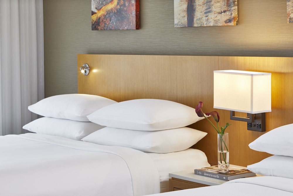 Renaissance Chicago Glenview Suites Hotel 18/72