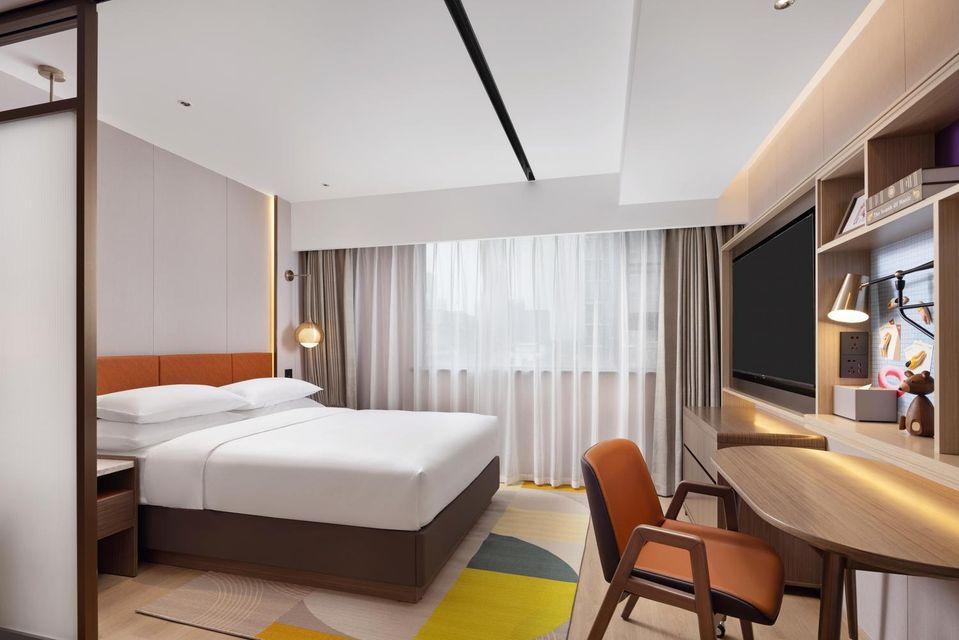 COZY, QUEEN BED