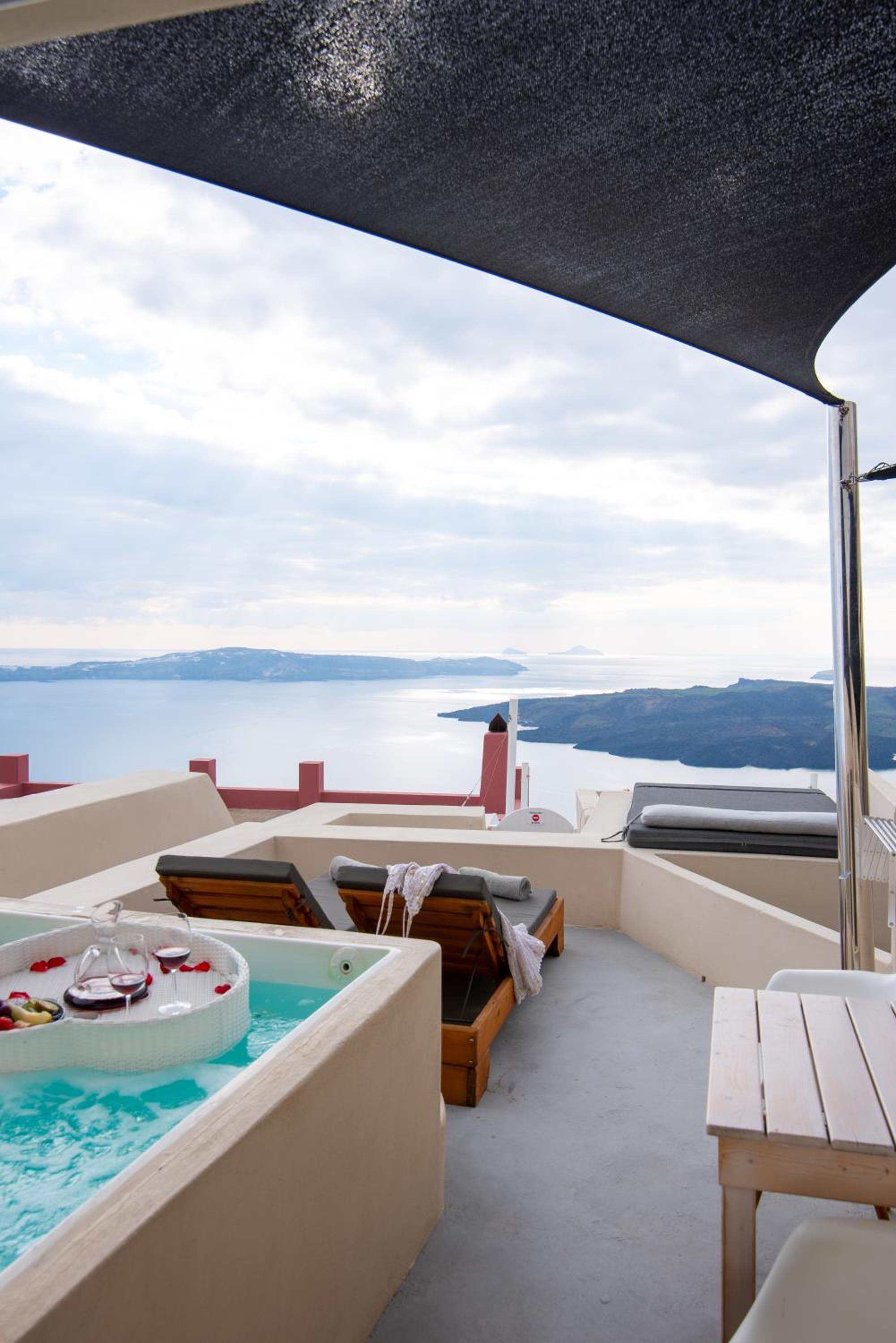 Caldera Cliff Illusion Suites 10/24