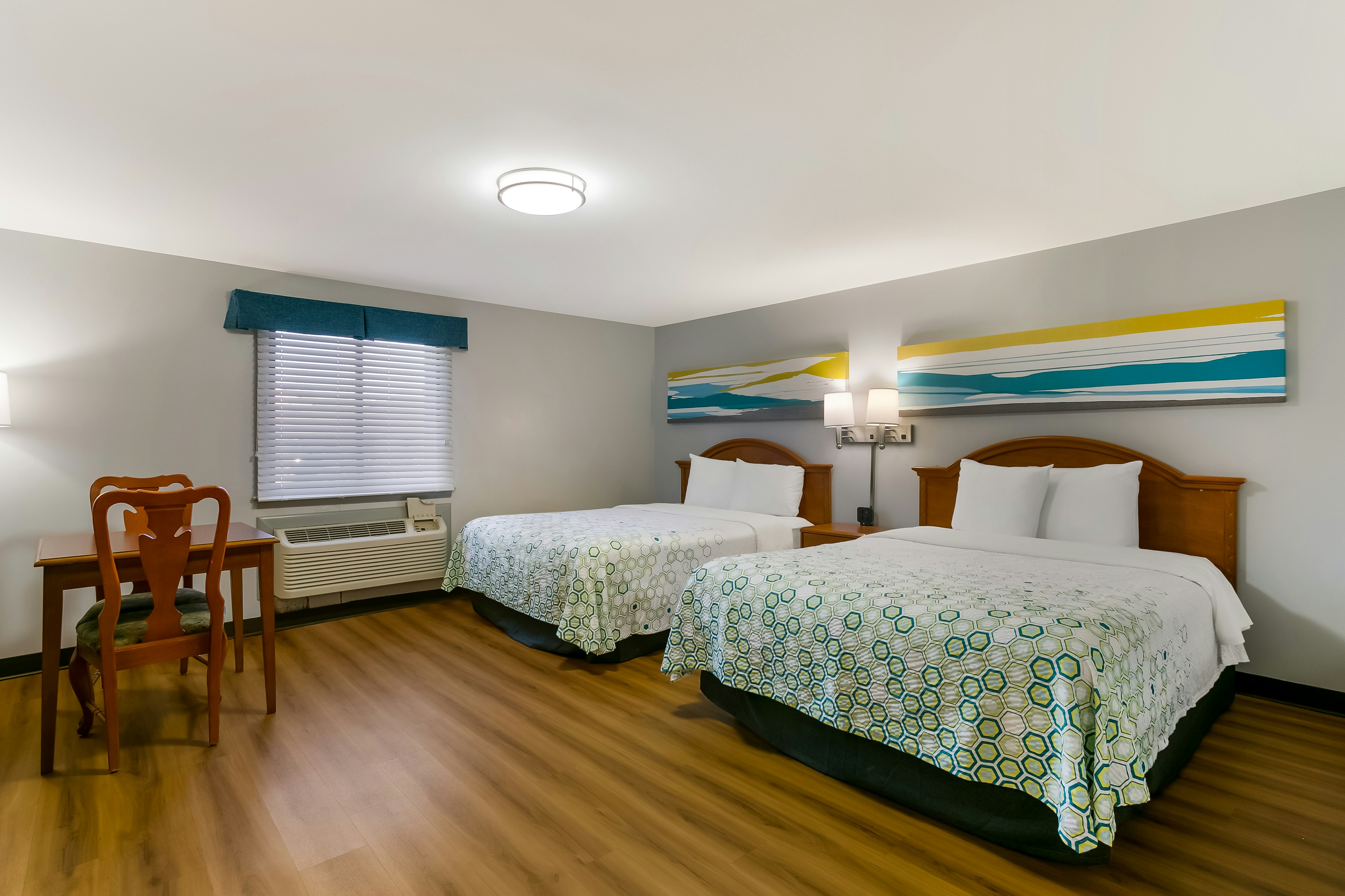 Studio, 2 Queen Beds, Sofa