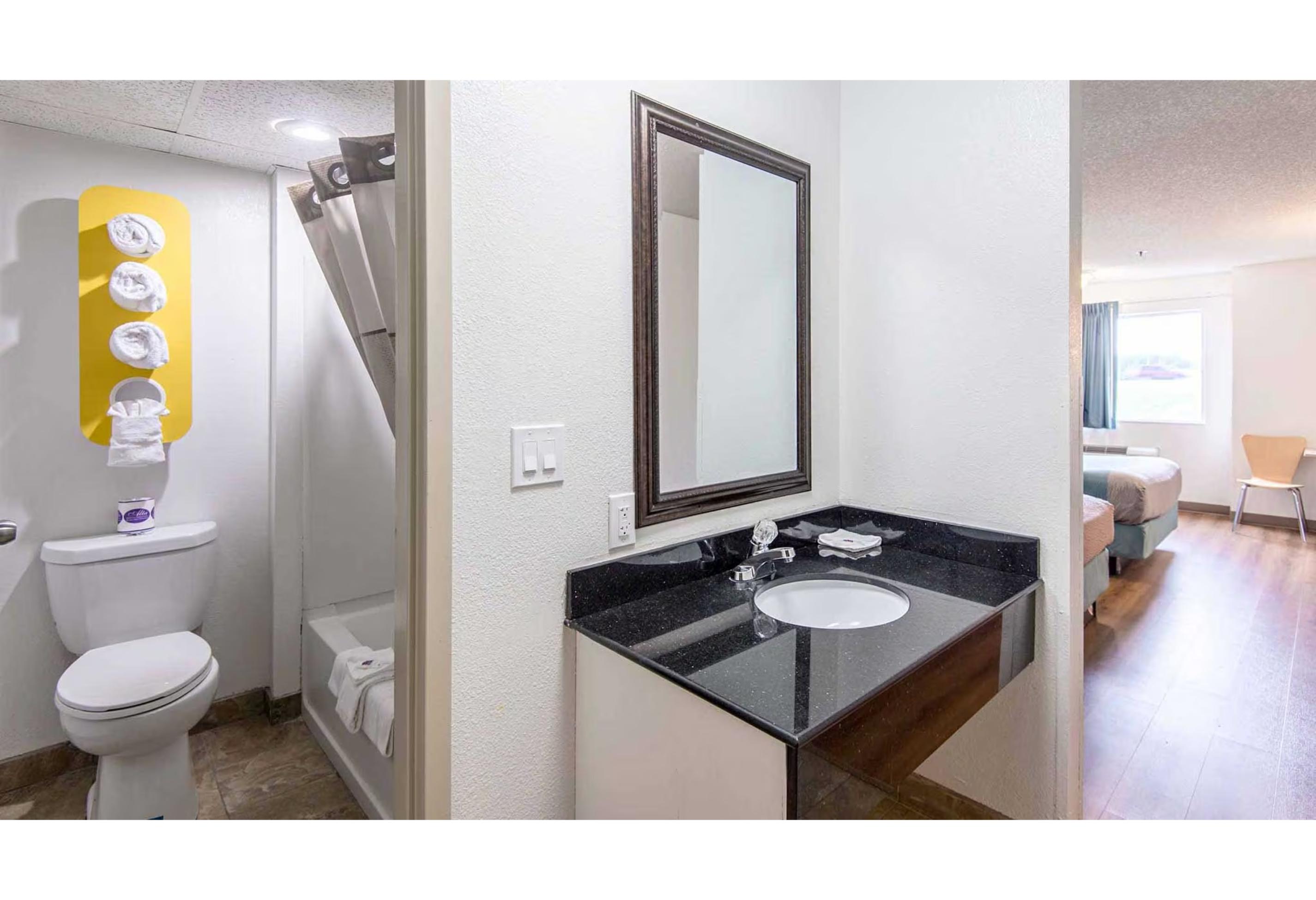 1 King Bed - Non-Smoking, Micfridge، Motel6 Lawrence, KS 3/3