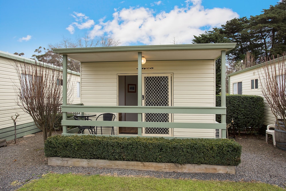 LAKE HAMILTON MOTOR VILLAGE AND CARAVAN PARK 3/50