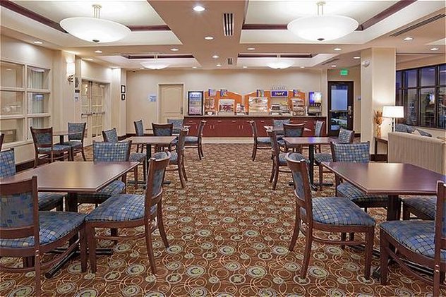 Holiday Inn Express Hotel Clovis Fresno 50/76