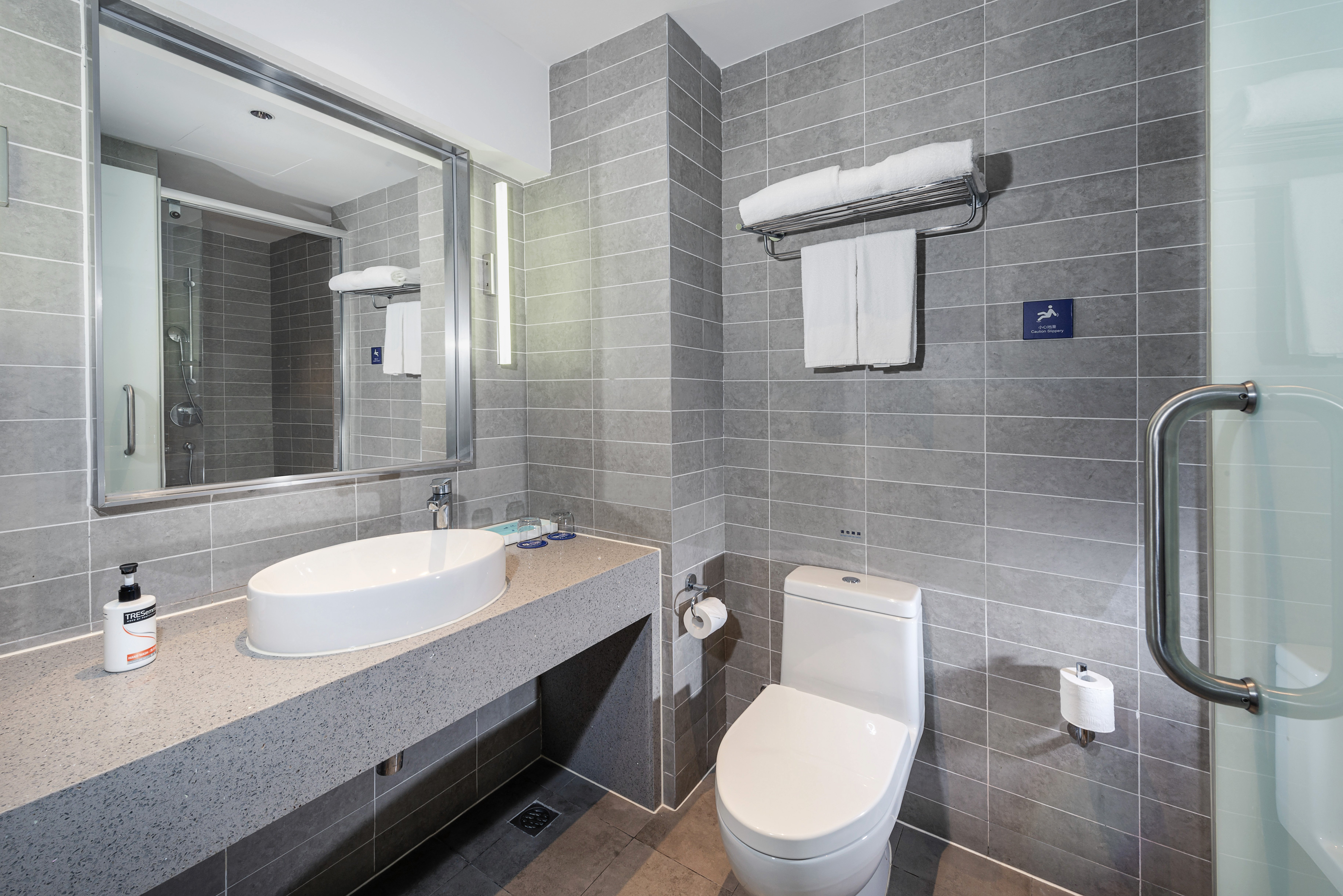 HOLIDAY INN EXPRESS HAIKOU WEST COAST 48/50