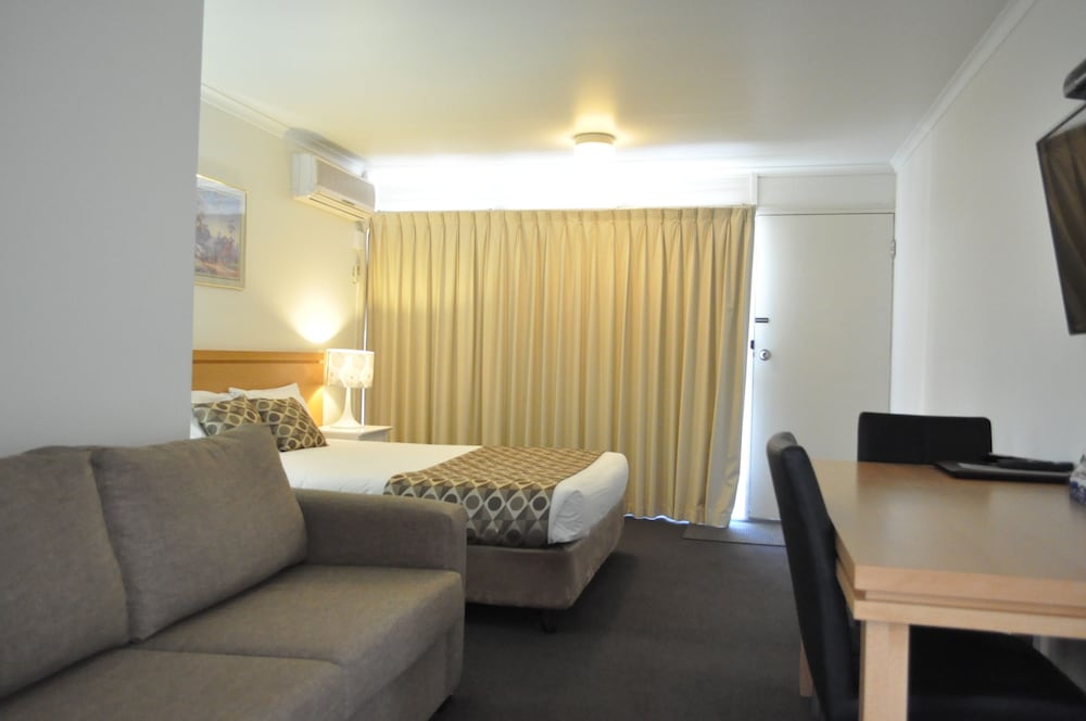 ALBURY BURVALE MOTOR INN 23/47