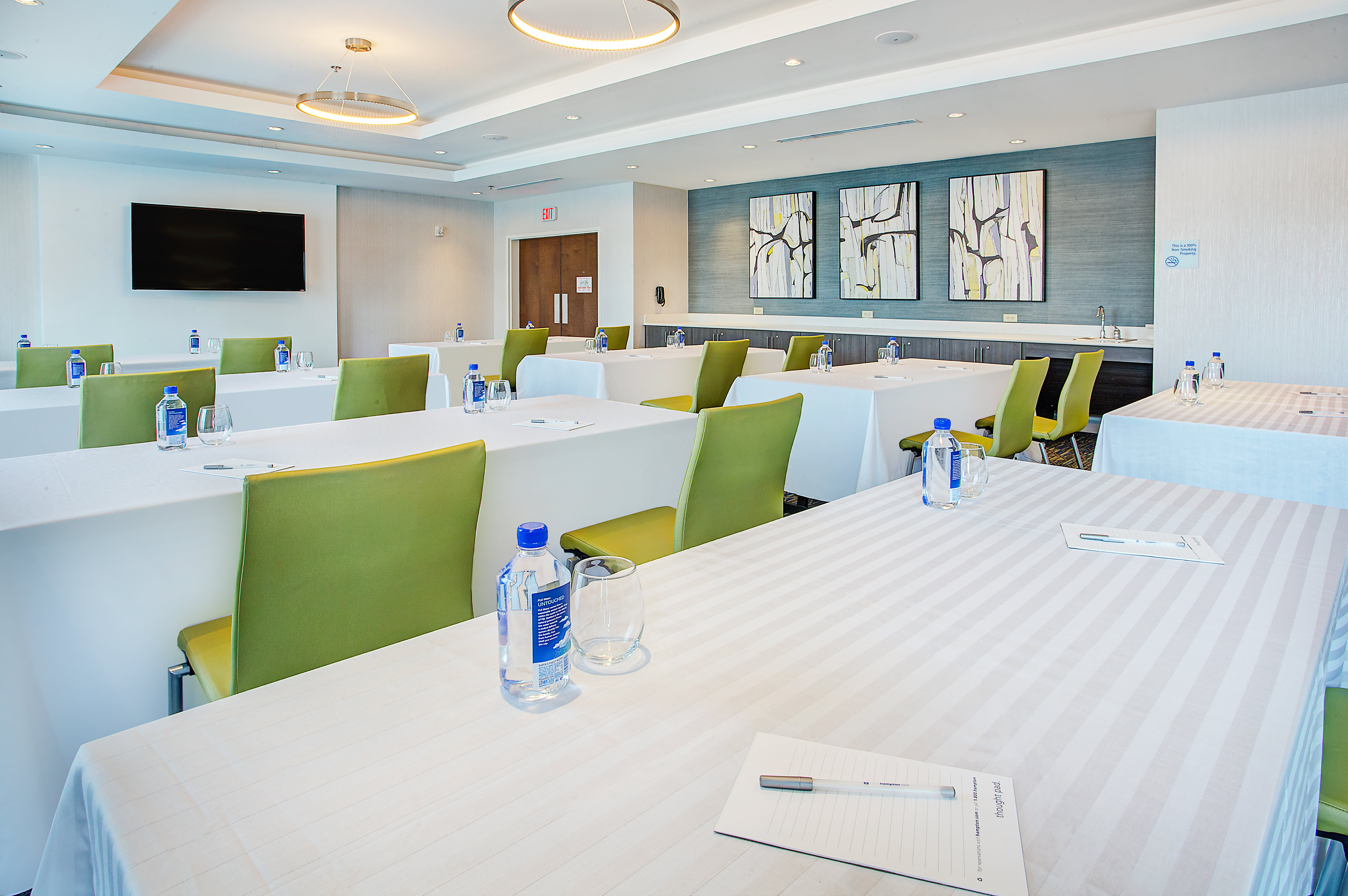 Holiday Inn Express Suites Covington 56/63