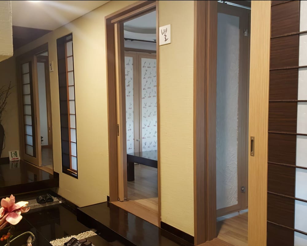 Noblesse Hotel 50/50