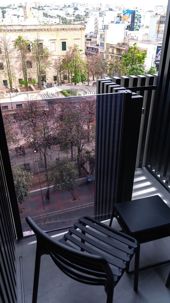 Onyx Hotel 125/163