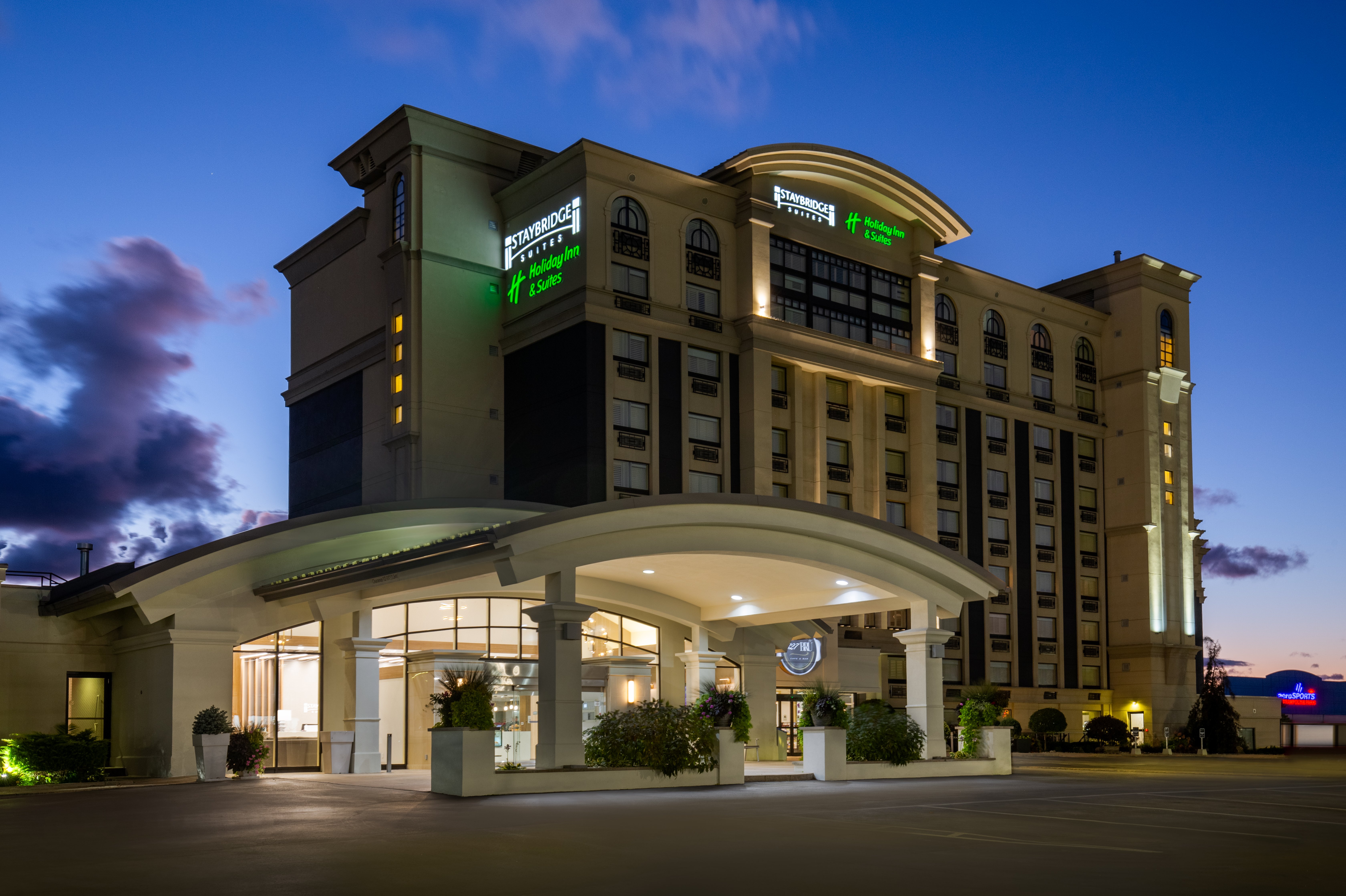 Holiday Inn Hotel Suites St Catharines Conference Ctr 6/81