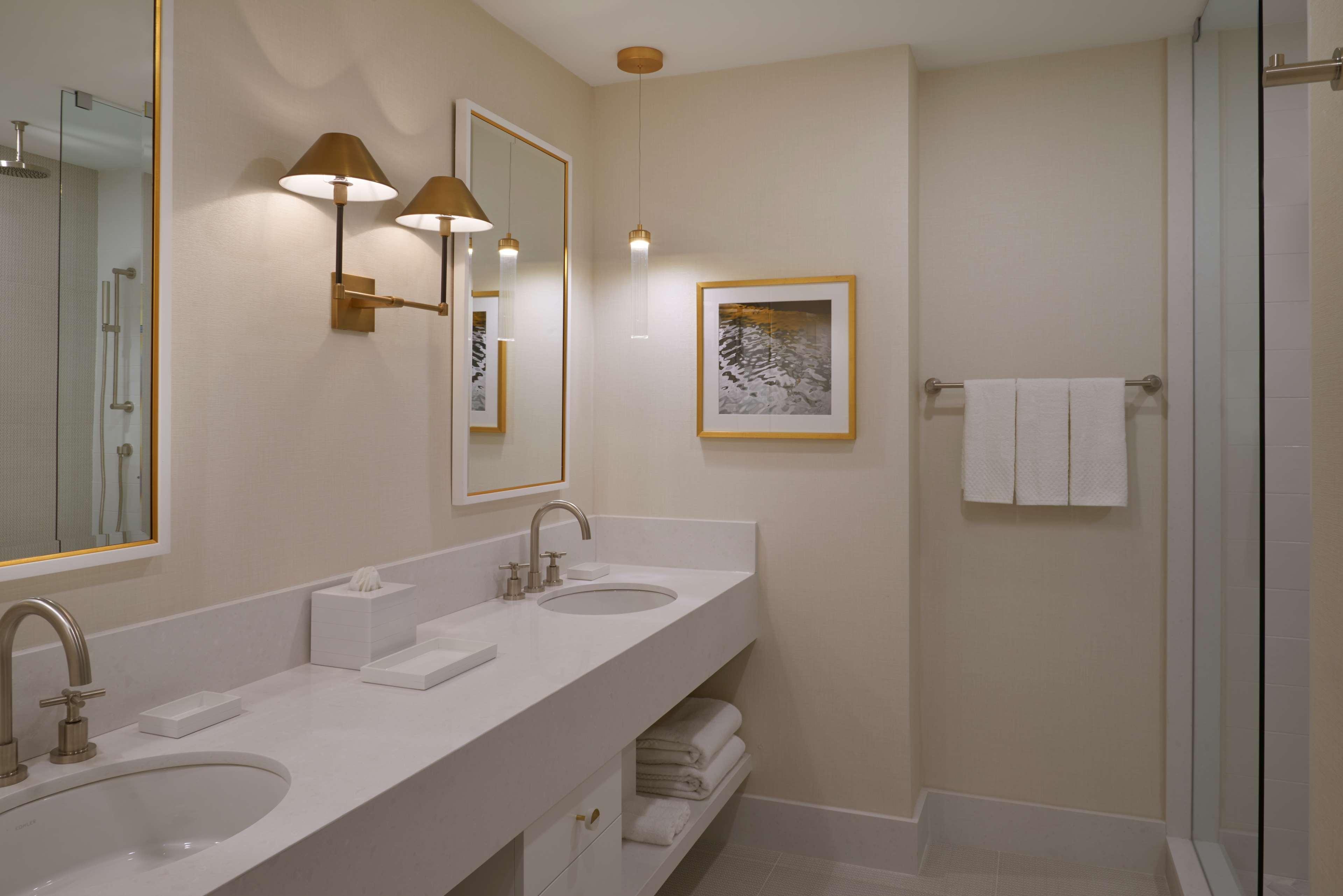 Summerhill, Studio, Suite, King Bed, Top Floor