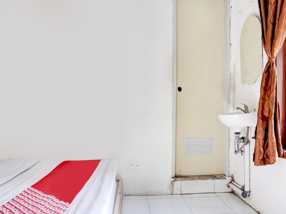 OYO 1187 Penginapan Bunda 20/39
