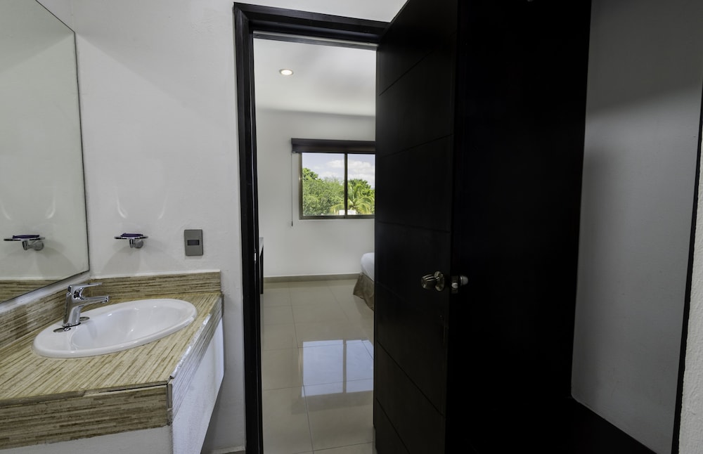 Hotel Ambra by Kavia 50/50