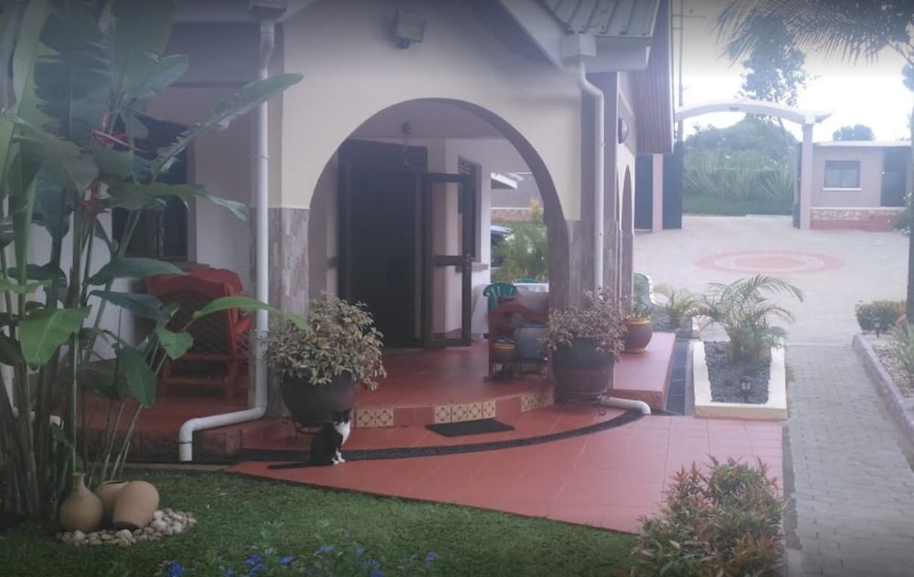 Sheevy's Bed N Breakfast 26/29