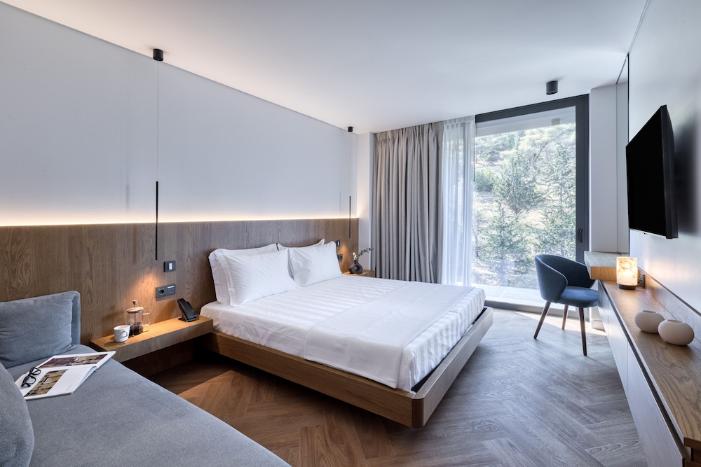 SUPERIOR, SUITE, HILL VIEW