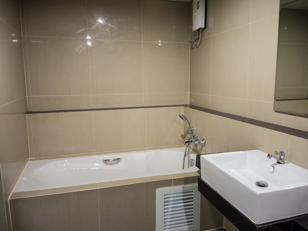 Chitra Suite 44/46