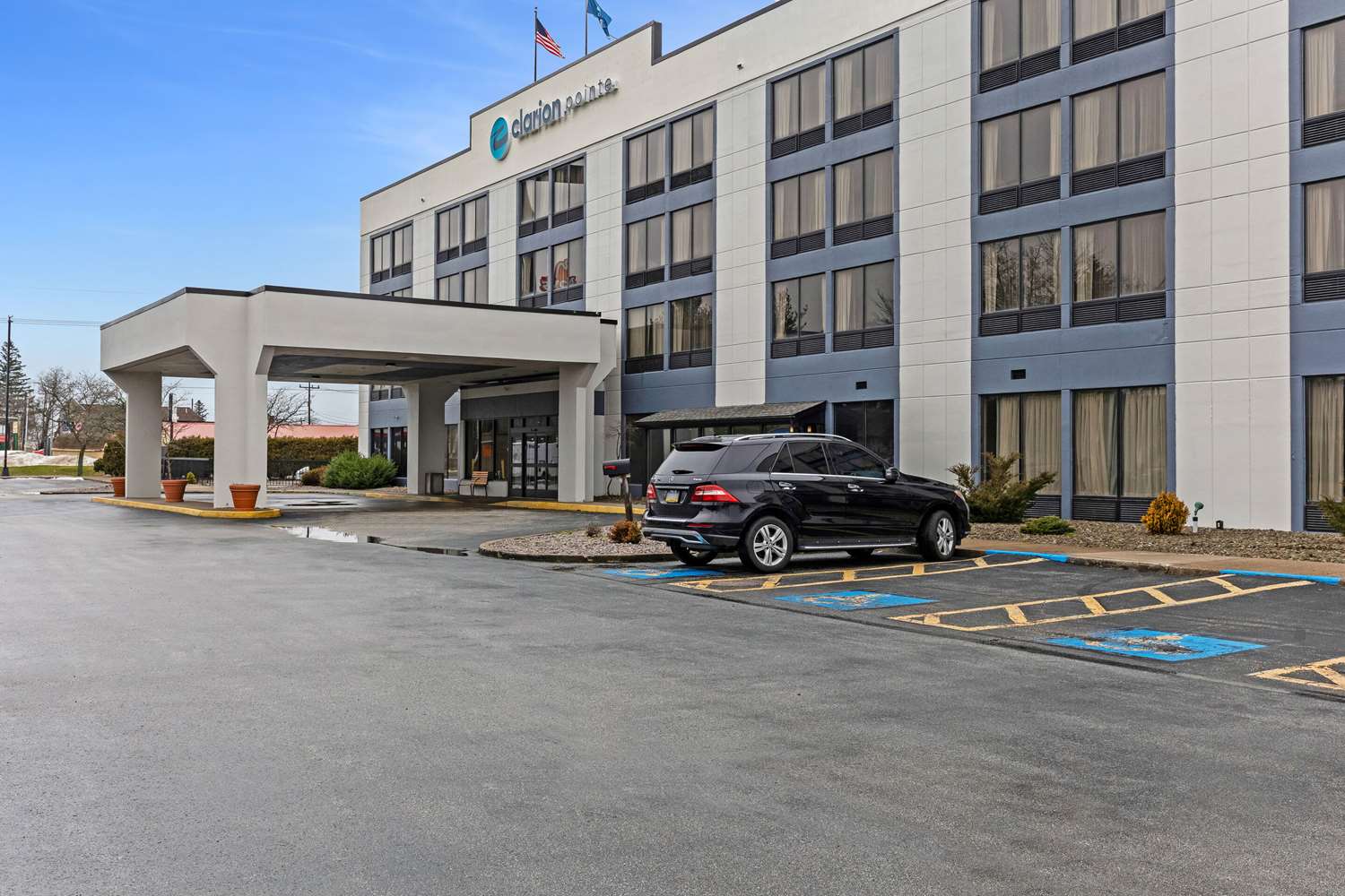 Clarion Pointe Near Erie Casino 18/21
