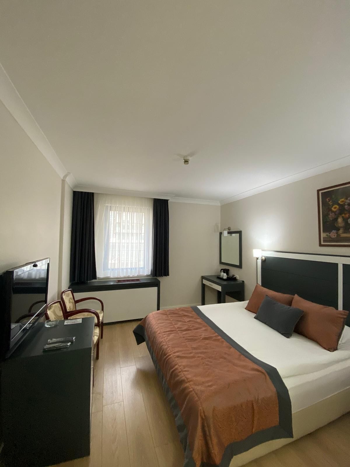Standard, Queen Bed