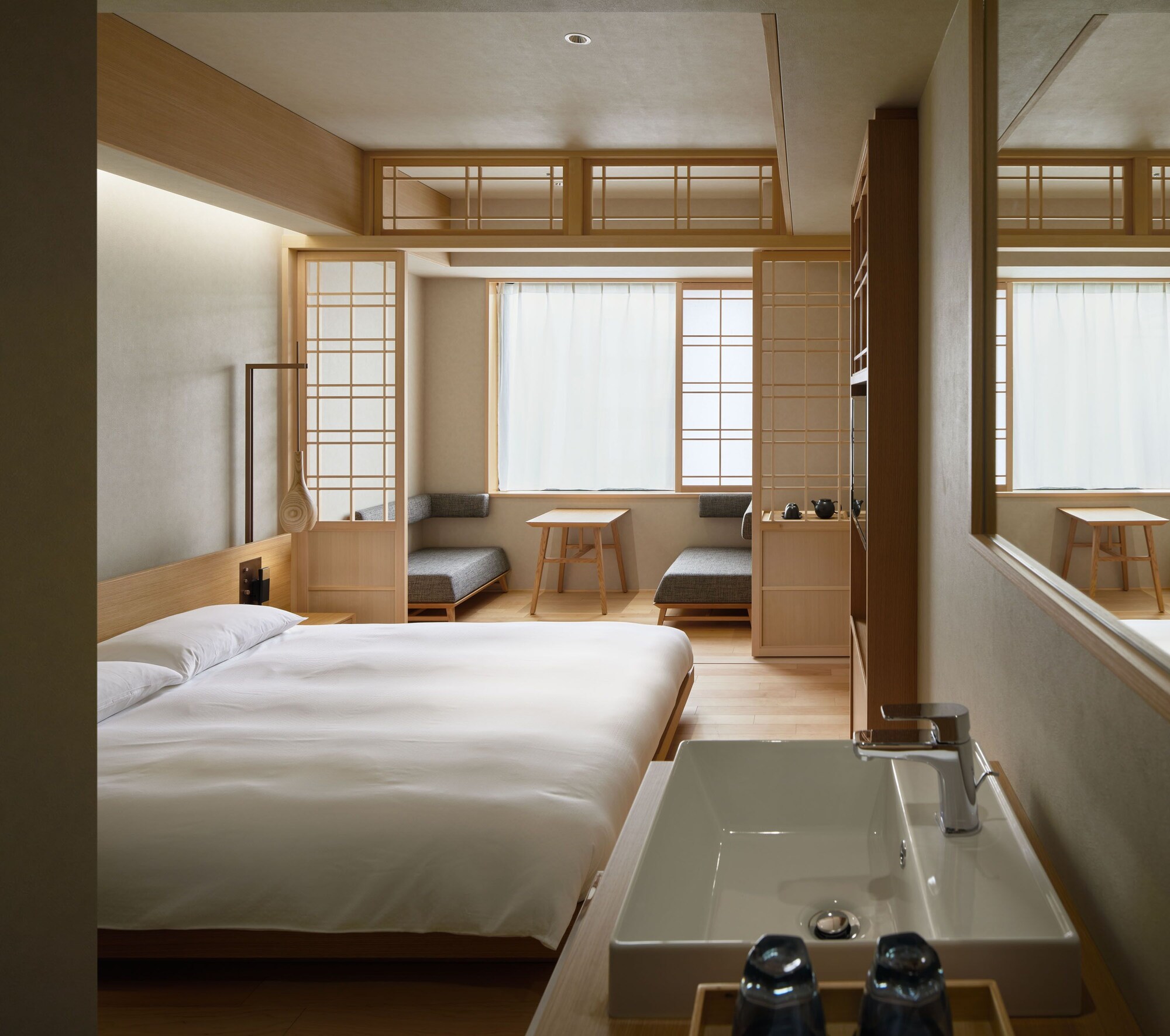 ROOM, DOUBLE BED