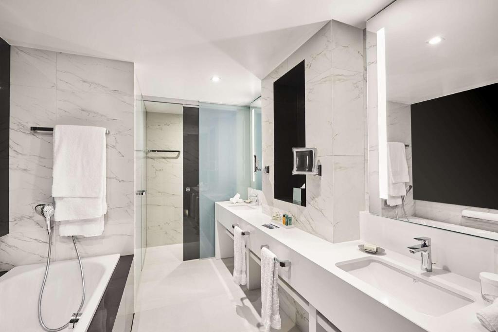 Large Bay Suite, Double Bed