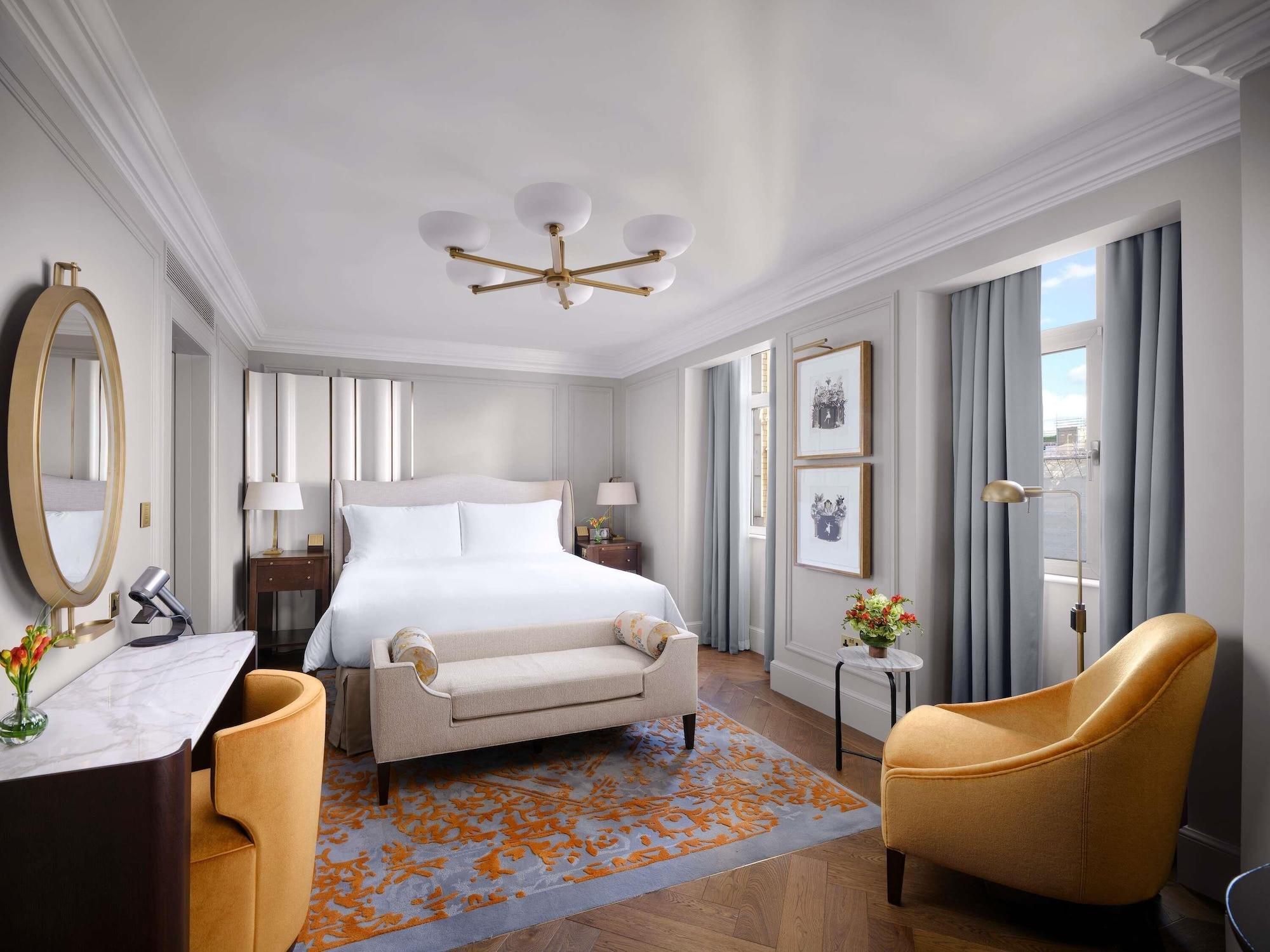 جناح بشرفة بغرفتي نوم، The Savoy Hotel 2/2