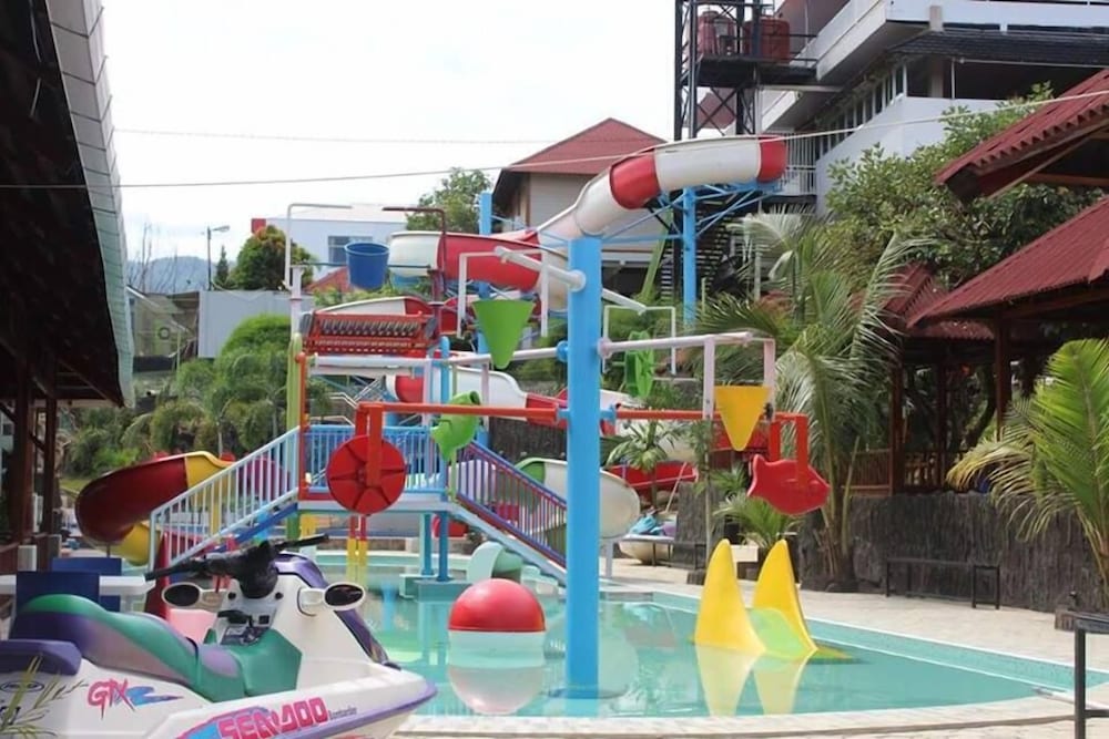 Imelda Waterpark Hotel 10/19