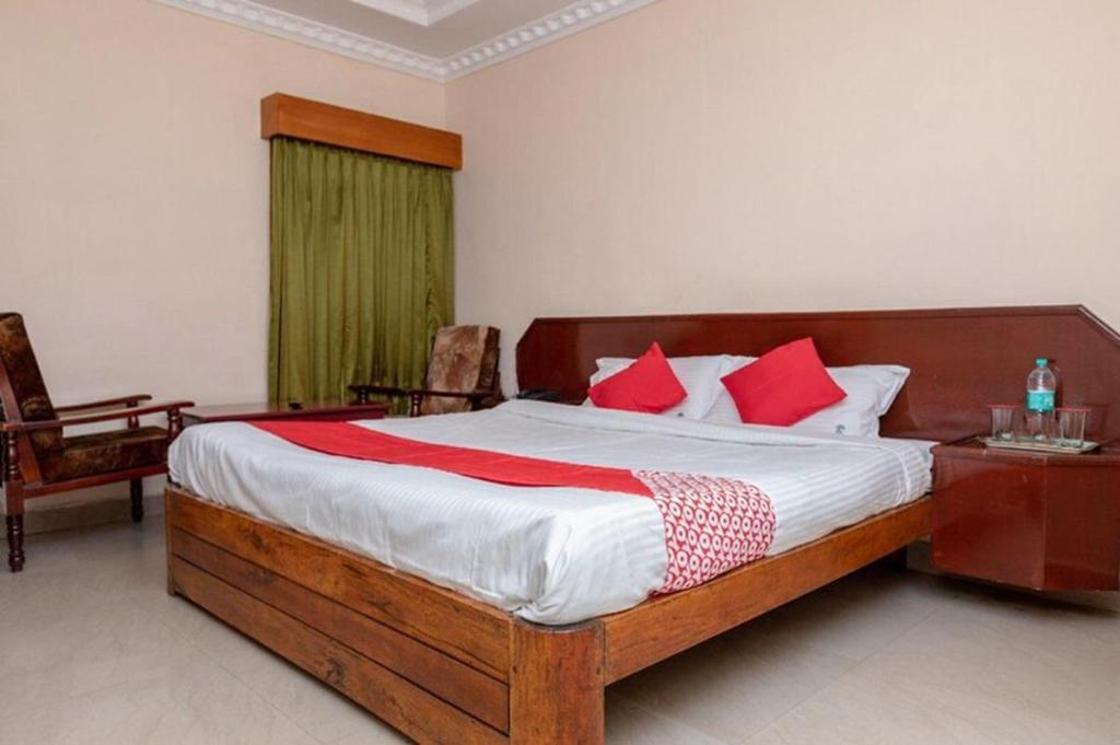Hotel Gurupriya 10/17